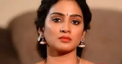 മൂന്നിൽ പഠിക്കുമ്പോഴാണ് ആ നടന്റെ സിനിമ കാണുന്നത്; നായികയായ ശേഷം ഇക്കാര്യം പറഞ്ഞു; തന്റെ വയസ് എല്ലാവരുമറിയും മിണ്ടരുതെന്ന് അദ്ദേഹം: അദിതി രവി