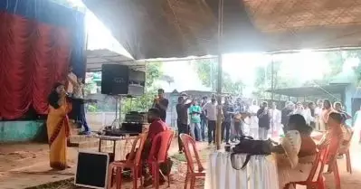 ‘നിങ്ങള്‍ക്കെന്ത് യോഗ്യത… ഗോത്ര കലകള്‍ കലോത്സവങ്ങളില്‍ പരിഹാസ്യമാകരുത്’; ജഡ്ജസിനെ കസേരയിലിരുത്തി വിദ്യാര്‍ത്ഥി