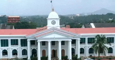 ക്ഷേമപെന്‍ഷന്‍ അനധികൃതമായി കൈക്കലാക്കിയ ഉദ്യോഗസ്ഥരുടെ പേരുവിവരങ്ങള്‍ പുറത്തുവിട്ട് ആരോഗ്യവകുപ്പ്
