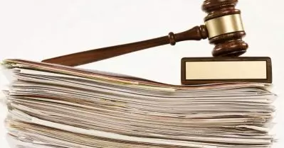 പത്ത് ലക്ഷം ജനങ്ങള്‍ക്ക് 21 ജഡ്ജി വീതം; ഇന്ത്യയിലെ വിവിധ കോടതികളിലായി കെട്ടിക്കിടക്കുന്നത് അഞ്ച് കോടിയിലധികം കേസുകള്‍