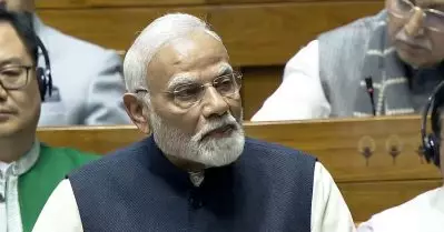 ‘സ്വന്തം നിലനിൽപ്പിനായി നെഹ്‌റു ഭരണഘടന അട്ടിമറിച്ചു’ പ്രധാനമന്ത്രി ലോക്‌സഭയില്‍