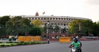 എം.പിമാര്‍ക്ക് കേന്ദ്രത്തിന്റെ ശമ്പള വര്‍ധനവ്; 25000 രൂപ വര്‍ധിപ്പിച്ച് 125,000 രൂപയാക്കി