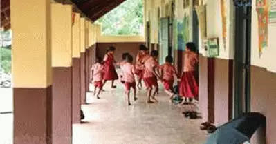 നെയ്യാറ്റിന്‍കരയില്‍ വിദ്യാര്‍ത്ഥിനിക്ക് ക്ലാസ് മുറിയില്‍ നിന്നും പാമ്പ് കടിയേറ്റു