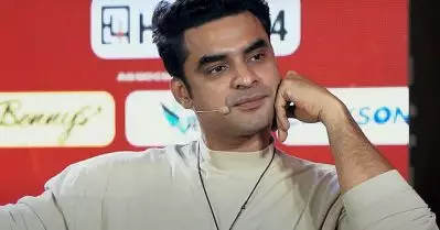 ആ സൂപ്പര്‍സ്റ്റാറിന്റെ അഭിനയം അനുകരിച്ചാല്‍ ജനം ആദ്യമത് തിരിച്ചറിയും; അവര്‍ കൂക്കിവിളിക്കും: ടൊവിനോ തോമസ്