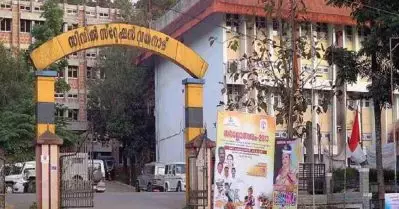വയനാട് കലക്ടറേറ്റിന് മുമ്പില്‍ ഒമ്പത് കൊല്ലമായി സമരം ചെയ്യുന്ന ജയിംസ് ആത്മഹത്യയ്ക്ക് ശ്രമിച്ചു