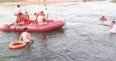 ഭാരതപ്പുഴയിൽ കുളിക്കാനിറങ്ങിയ നാലംഗ കുടുംബം ഒഴുക്കിൽപ്പെട്ടു