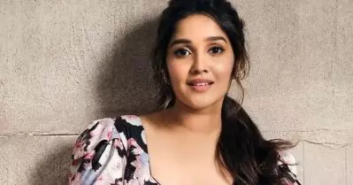 ആ ട്രെയ്‌ലറിലെ റൊമാന്‍സും ലിപ്‌ലോക്കും ചര്‍ച്ചയാകുമെന്ന് അറിയാമായിരുന്നു; എന്റെ ജോലിയുടെ ഭാഗം: അനിഘ സുരേന്ദ്രന്‍