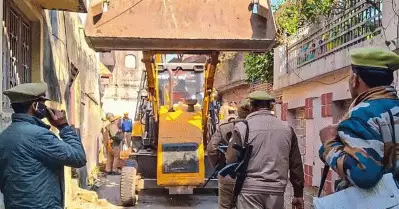 ഉത്തര്‍പ്രദേശില്‍ ക്ഷേത്രങ്ങള്‍ക്ക് സമീപത്തുള്ള നിര്‍മിതികള്‍ പൊളിച്ചുനീക്കുന്നു; റിപ്പോര്‍ട്ട്