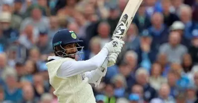 ഇനി വിക്കറ്റ് കീപ്പിങ് കൂടിയേ ബാക്കിയുള്ളൂ! ബാറ്റിങ്ങിനിറങ്ങി സാക്ഷാല്‍ ഡി വില്ലിയേഴ്‌സിനെയും മറികടന്ന് ബുംറ
