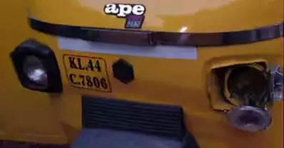 തൃശൂരില്‍ ബസിടിച്ച് പെട്ടി ഓട്ടോറിക്ഷ മറിഞ്ഞ് നാലുവയസുകാരി മരിച്ചു