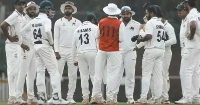 വെറും രണ്ട് റണ്‍സിന് ആറ് വിക്കറ്റ്; ചരിത്രം, ഐതിഹാസിക നേട്ടത്തില്‍ രോഹിത്തില്ലാത്ത മുംബൈ