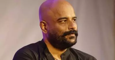 സെന്‍സര്‍ഷിപ്പും ആള്‍കൂട്ടകൊലപാതകവും; ചര്‍ച്ചയായി മുരളി ഗോപിയുടെ പുതിയ പോസ്റ്റ്