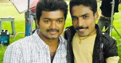 അന്ന് വിജയ് ഓടിവന്ന് മുന്നില്‍ മുട്ടുകുത്തിയിരുന്നു, എന്നെ ചേര്‍ത്തുപിടിച്ചു: ഗിന്നസ് പക്രു