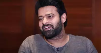 ആ നടിയെ തൊടാൻപോലും എനിക്ക് മടിയായിരുന്നു, അതിൽ നിന്ന് പുറത്തുകടക്കാൻ പറഞ്ഞത് സംവിധായകനാണ്: പ്രഭാസ്