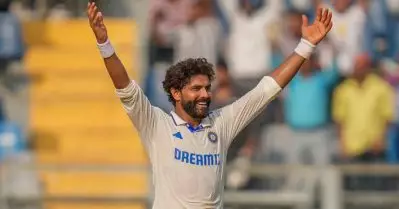 ഇന്ത്യയ്ക്ക് വേണ്ടത് ഒരു സന്തുലിത ടീം, ജഡേജയെ ഉൾപ്പെടുത്തേണ്ടതുണ്ടോയെന്ന് പുനപരിശോധിക്കണം; നിർദേശവുമായി മുൻ പരിശീലകൻ