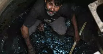 ആറ് മെട്രോ നഗരങ്ങളിൽ മനുഷ്യരെ ഇറക്കിയുള്ള തോട്ടിപ്പണിയും അഴുക്കുചാൽ വൃത്തിയാക്കലും നിരോധിച്ച് സുപ്രീം കോടതി