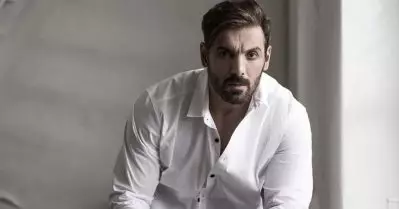 എന്റെ മല്ലു റൂട്‌സിലെ മാര്‍ക്‌സിസ്റ്റ് വേരുകളാണ് ലോകരാഷ്ട്രീയത്തില്‍ താത്പര്യമുണ്ടാക്കിയത്: ജോണ്‍ എബ്രഹാം