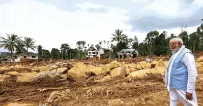 വയനാടിനോടുള്ള കേന്ദ്ര അവഗണന; പ്രധാനമന്ത്രിയുടെ വസതിക്ക് മുന്നില്‍ എല്‍.ഡി.എഫിന്റെ രാപ്പകല്‍ സമരം