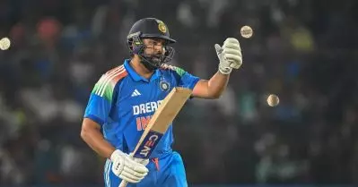 സെഞ്ച്വറിക്ക് ശേഷം വീണ്ടും നിരാശ; രോഹിത്തിനെ പുറത്താക്കി ഇംഗ്ലണ്ടിന് മികച്ച തുടക്കം!