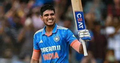ചരിത്രത്തിലാദ്യം, ഇത് ഗില്ലാട്ടം; ഹാട്രിക് ഫിഫ്റ്റിയില്‍ തിരുത്തിയെഴുതിയത് ഏകദിന ഫോര്‍മാറ്റിന്റെ ചരിത്രം