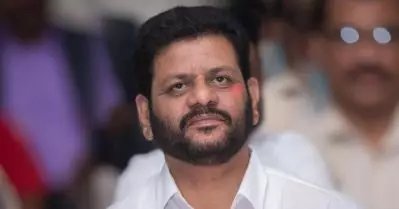 പരാതിക്കാര്‍ മന്ത്രിമാരെ കെട്ടിപ്പിടിച്ച് നില്‍ക്കുന്ന ചിത്രം വന്നല്ലോ; അധിക്ഷേപവുമായി വി.കെ. ശ്രീകണ്ഠന്‍ എം.പി