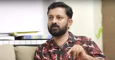 എത്ര കഴുകിയാലും പോകാത്ത അരിയിലെ കല്ല് പോലെ സമൂഹത്തില്‍ ജാതിയുണ്ട്, അത് കഴുകിക്കളയണം, പുതിയ കുട്ടികളിലാണ് പ്രതീക്ഷ: ബി.കെ. ഹരിനാരായണന്‍