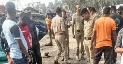 തീവ്രതയേറിയ ലൈറ്റുകൾ ഘടിപ്പിച്ച് മത്സ്യബന്ധനം; രണ്ട് വള്ളങ്ങൾ പിടിച്ചെടുത്ത് അധികൃതർ