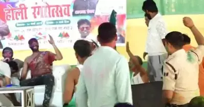 എനിക്ക് വേണ്ടി ഡാൻസ് കളിക്കുക അല്ലെങ്കിൽ സസ്‌പെൻഷൻ; ഹോളി ആഘോഷങ്ങൾക്കിടെ പൊലീസ് ഉദ്യോഗസ്ഥനെ ഭീഷണിപ്പെടുത്തി തേജ് പ്രതാപ്