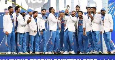 ആറ് തവണ ലോകകപ്പുയര്‍ത്തിയ മൈറ്റി ഓസീസിന് പോലും സാധിക്കാത്തത്; ഇടനെഞ്ചില്‍ മൂന്നാം നക്ഷത്രം തുന്നിച്ചേര്‍ത്ത് ഇന്ത്യ