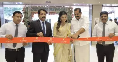 ലോകോത്തര നിലവാരത്തിലുള്ള ഷോപ്പിങ് അനുഭവം അടൂരിൽ; കല്യാൺ ജ്വല്ലേഴ്‌സിന്റെ അടൂരിലെ ഷോറൂം മംമ്‌താ മോഹൻദാസ് ഉദ്ഘാടനം ചെയ്തു