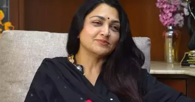എണ്‍പതുകളിലെ അഭിനേതാക്കളുടെ ഒരു വാട്സാപ്പ് ഗ്രൂപ്പുണ്ട്; തനിക്ക് പ്രാര്‍ത്ഥിക്കണമെന്ന് പറഞ്ഞ് ആ മലയാളനാടന്‍ ലെഫ്റ്റായി: ഖുശ്ബു