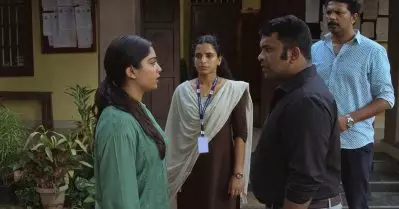 പുതിയ തലമുറയിലെ സ്ത്രീകളെ അടയാളപ്പെടുത്തുന്ന ലവ് അണ്ടര്‍ കണ്‍സ്ട്രക്ഷന്‍