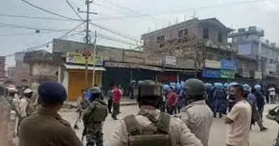 മണിപ്പൂരില്‍ ഗോത്ര നേതാവിനെ അജ്ഞാതര്‍ ആക്രമിച്ചതിന് പിന്നാലെ സംഘര്‍ഷാവസ്ഥ; കര്‍ഫ്യൂ ഏര്‍പ്പെടുത്തി