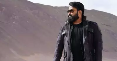 ഇങ്ങേര്‍ക്കാണോ ജാക്കറ്റും കൂളിങ് ഗ്ലാസും ചേരില്ലാന്ന് പറഞ്ഞത്, എമ്പുരാന്റെ കലക്കന്‍ സ്റ്റില്ലുകള്‍ പുറത്തുവിട്ട് അണിയറപ്രവര്‍ത്തകര്‍