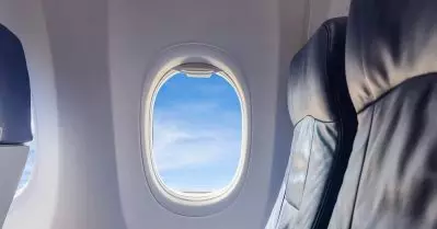 വിമാനത്തിലെ ശുചിമുറിയിലിരുന്ന് പുകവലിച്ചു; മലയാളി യാത്രക്കാരൻ പിടിയിൽ