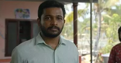 ഒന്ന് കണ്ണോടിച്ചാല്‍ നമ്മുടെ ചുറ്റിലും കാണും ഒരു അജേഷ് പി.പി, തോല്‍ക്കാന്‍ തയാര്‍ ആകാതെ വ്യവസ്ഥയോടും ലോകത്തോടും പട വെട്ടി പൊരുതുന്ന ആണ്‍ കുട്ടികള്‍: വൈറലായി കുറിപ്പ്