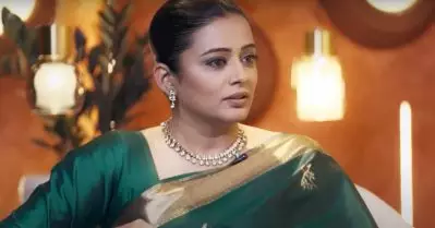 നീ കണ്ണുകൊണ്ട് ഒരുപാട് അഭിനയിക്കുന്നുവെന്ന് ധനുഷ്; നിങ്ങള്‍ ഏത് രീതിയിലാണ് പറയുന്നതെന്ന് ഞാന്‍ ചോദിച്ചു: പ്രിയാമണി