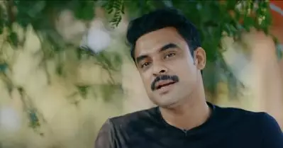 ഈ സിനിമയുടെ ലോജിക് നോക്കുന്നവരാണ് മണ്ടൻമാർ: ടൊവിനോ തോമസ്
