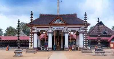 വൈക്കം ക്ഷേത്രത്തിലെ ജാതി തിരിച്ചുള്ള വിളക്കെടുപ്പ് ഒഴിവാക്കി ദേവസ്വം ബോര്‍ഡ്; ഇനി എല്ലാ ഭക്തര്‍ക്കും വിളക്കെടുക്കാം