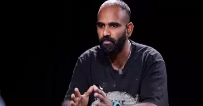 ആ മ്യുസിഷ്യന്റെ പോസ്റ്റ് ഞാന്‍ വായിച്ചത് ദീപക് ദേവിന്റെ ശബ്ദത്തില്‍: ആനന്ദ് ശ്രീരാജ്