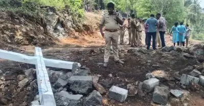 കയ്യേറ്റം കണ്ടെത്തി വനം വകുപ്പ് കുരിശ് പൊളിച്ചുമാറ്റിയ തൊമ്മന്‍കുത്ത് മലയിലേക്ക് കുരിശിന്റെ വഴി യാത്ര; പ്രദേശത്ത് വന്‍ പൊലീസ് സന്നാഹം