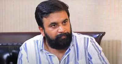 ഇത്ര സിനിമയില്‍ അഭിനയിച്ചിട്ടും ഞാന്‍ സീനിയറാണ് എന്ന ചിന്തയേ ആ നടിക്കില്ല, പുതിയ കാര്യം പഠിക്കാന്‍വന്ന ഒരാളെപോലെയാണ്: ശശികുമാര്‍