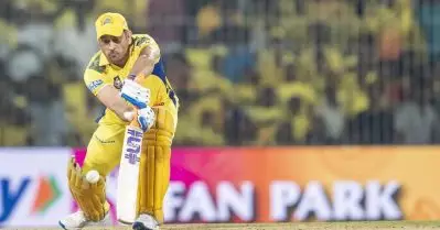 ഫിനിഷ് ചെയ്യാന്‍ കഴിഞ്ഞില്ലെങ്കിലെന്താ, ‘തല’ തൂക്കിയത് സെഞ്ച്വറി റെക്കോഡ്!
