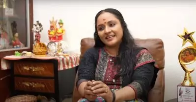 ആ മഹാനടന് ഉപ്പും മുളകും ഇഷ്ടമാണ്, അദ്ദേഹത്തിൽ നിന്നും ഒരുപാട് പഠിക്കേണ്ടതുണ്ട്: നിഷ സാരംഗ്