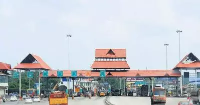 പാലിയേക്കരയിലെ ടോള്‍പിരിവില്‍ ദേശീയപാത അതോറിറ്റിക്ക് തിരിച്ചടി; ഹരജി തള്ളി സുപ്രീം കോടതി