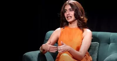 ക്രിഞ്ചായി തോന്നിയാല്‍ ഞാന്‍ ഡയലോഗുകള്‍ മാറ്റാന്‍ പറയും: പ്രിയ വാര്യര്‍