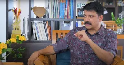 ഒരു ഫുട്ടേജ് തീര്‍ന്നാല്‍ കണക്ക് പറഞ്ഞിരുന്ന കാലത്ത് സിനിമയില്‍ സജീവമായി നിന്നിരുന്ന നടനാണ്, ആ എക്സ്പീരിയൻസ് ഗുണം ചെയ്തു: ശ്രീകാന്ത് മുരളി