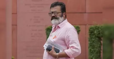 തൃശൂരില്‍ താമസമാണെന്ന് തെറ്റിദ്ധരിപ്പിച്ച് 11 വോട്ട് ചേര്‍ത്തു; സുരേഷ് ഗോപിക്കെതിരെ ആരോപണം