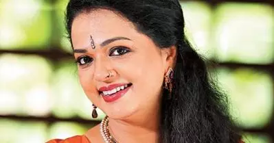 എൻ്റെ പേര് വെച്ച് ആരെങ്കിലും കളിയാക്കുമ്പോൾ ഞാൻ ആ നടനെ ഓർക്കും: വിന്ദുജ മേനോൻ