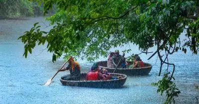 അടവി ഇക്കോ ടൂറിസം കേന്ദ്രത്തിലെ താത്കാലിക ജോലിക്കാരെ പിരിച്ചുവിട്ട സംഭവം; പ്രതിഷേധം കനപ്പിച്ച് തൊഴിലാളികൾ